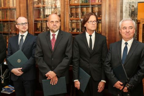 Zdjęcie nr 8 (9)
                                	                             (od lewej) profesorowie: Wojciech CZAKON, Piotr KRASNY, Włodzimierz SZTURC, Rafał DRWIŁA
                            